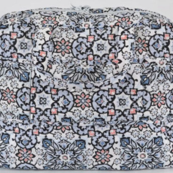 🎉HP🎉Vera Bradley Grand Traveler in Lisbon Medallion - Picture 7 of 7